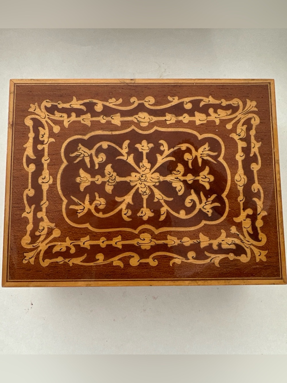 Vintage Inlaid Wood Burl Birdseye Jewelry Trinket Music Box Floral Inlay Dresser